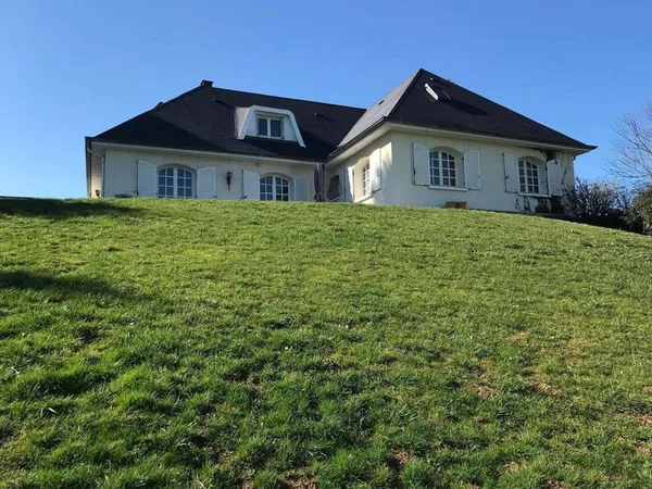 Maison 6 pièces 218 m²