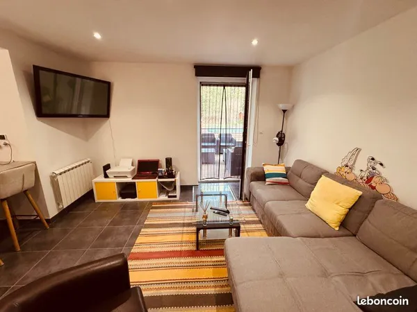 T2 + jardin privatif 100 m² + terrasse + 2 parkings - calme