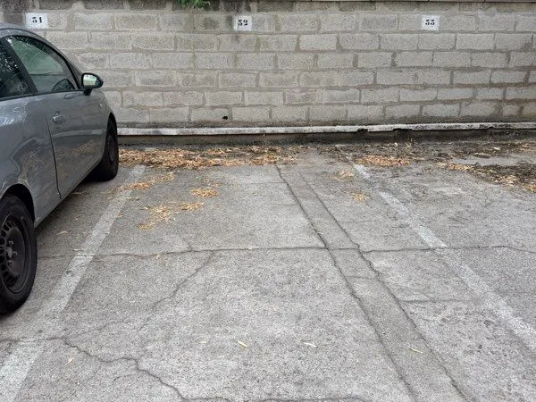 Place de parking sécurisée - 15 m² - Portail électrique