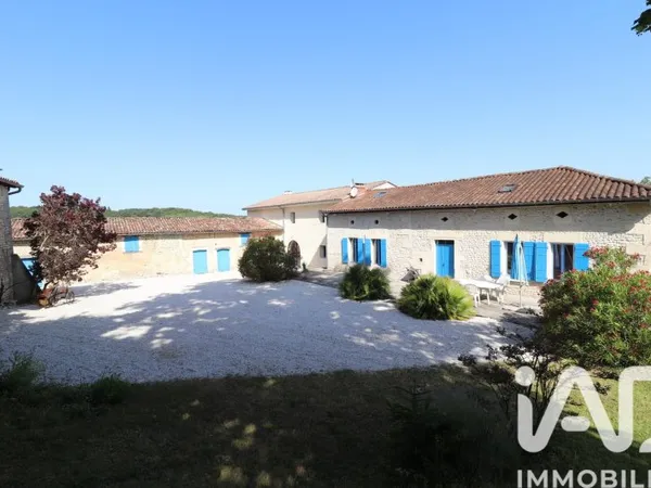 Maison 10 pièces 367 m²
