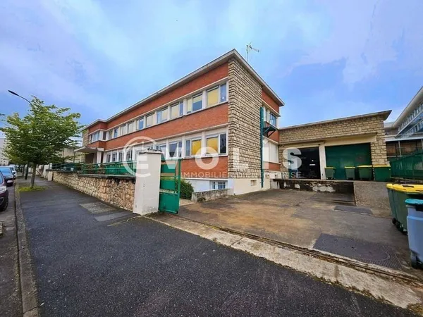 Bureaux 2400 m²