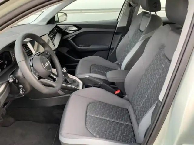Audi A1 sportback 30 tfsi 116ch design s tronic 7 — photo 6