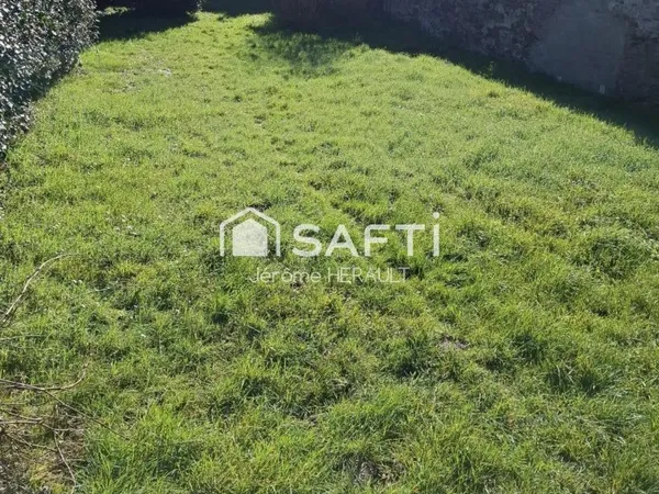 Terrain constructible 302 m², proche commerces, écoles, médecins ...