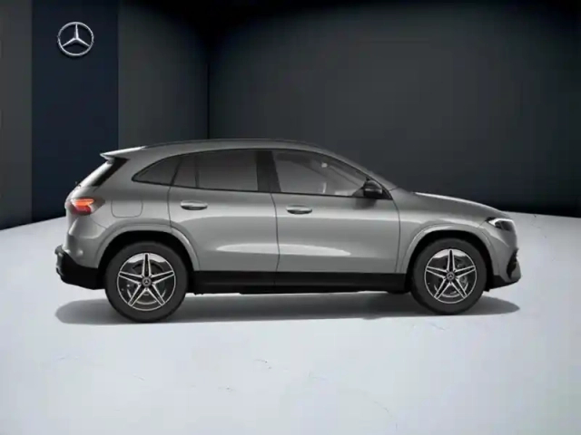 Mercedes Eqa 250+ amg line — photo 18