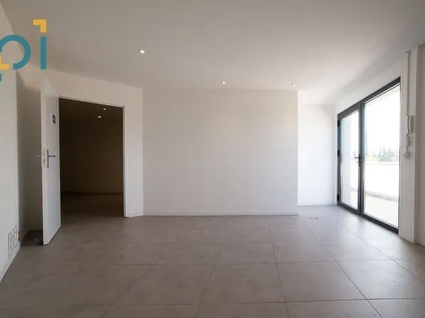 Local d'activité 145 m²