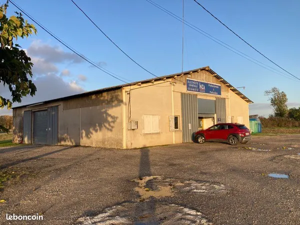 Local commercial 400m2 avec bureaux zone o`green