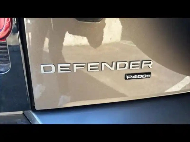 Land Rover Defender 110 2.0 p400e x-dynamic x — photo 6