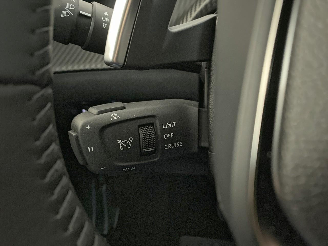 Peugeot 2008 hybrid 145 e-dcs6 allure — photo 20