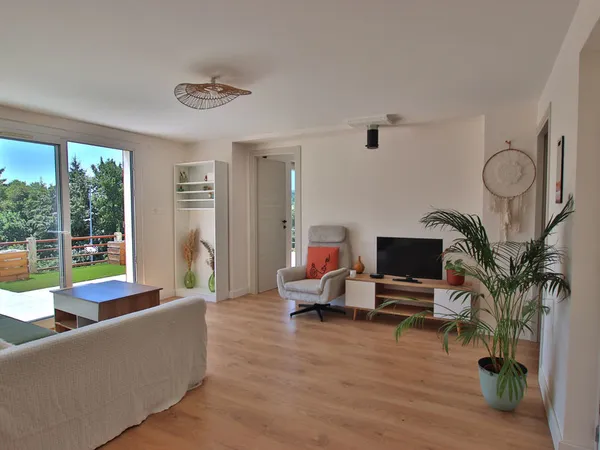 Appartement chaleureux et soigné - 200m2 d'extérieur avec terrasse