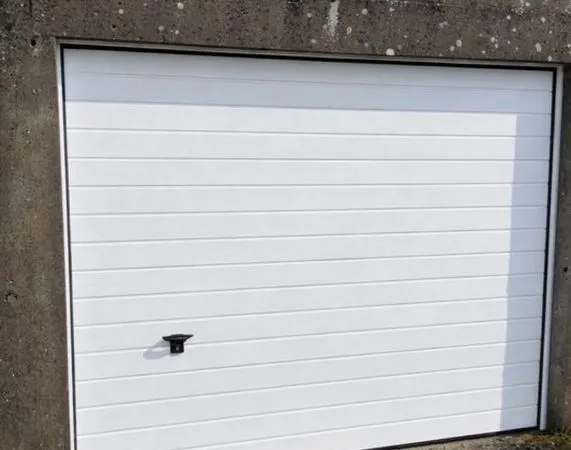 Local pour stockage ou garage voiture ou motos