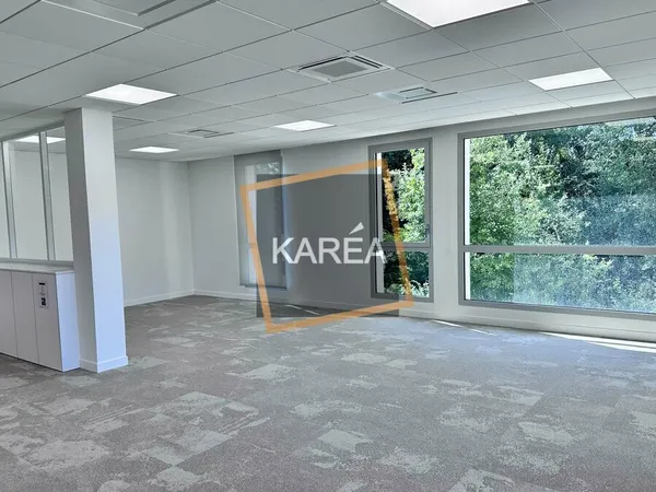 Local professionnel 141 m²