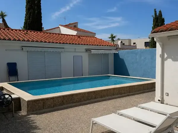 Canetoise 6 pieces avec piscine + dependances