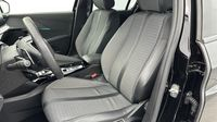 Peugeot 208 1.2 PureTech 130ch S&S Allure Pack EAT8 — photo 9