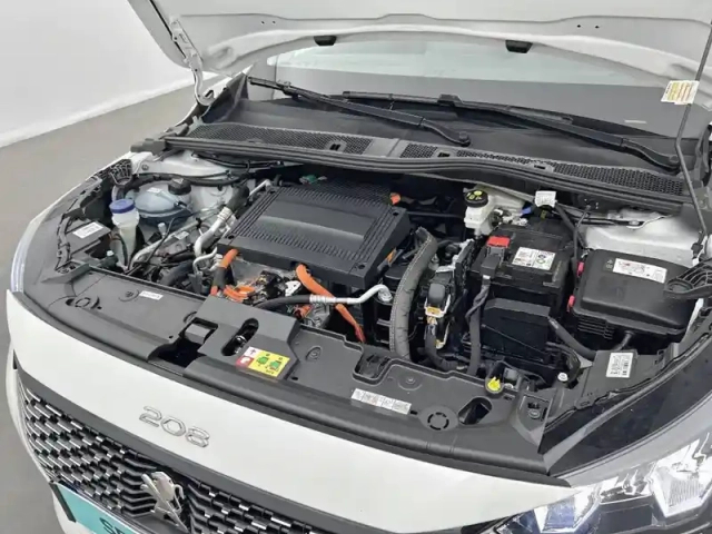 Peugeot 208 electrique 50 kwh 136ch — photo 15