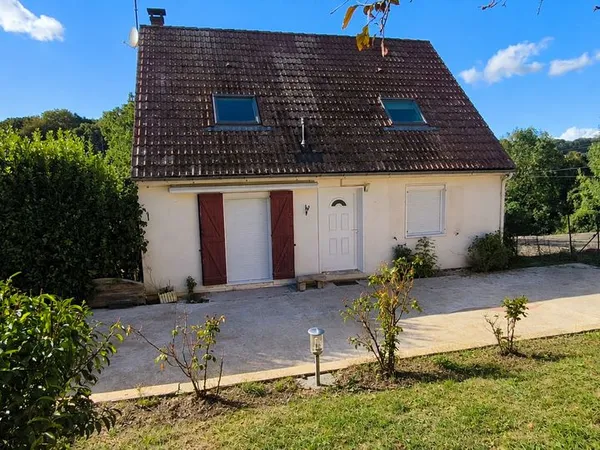 Maison 6 pièces - 120 m² - 4 chambres - terrain de 1 688 m² - La Chapelle-Saint-Pierre
