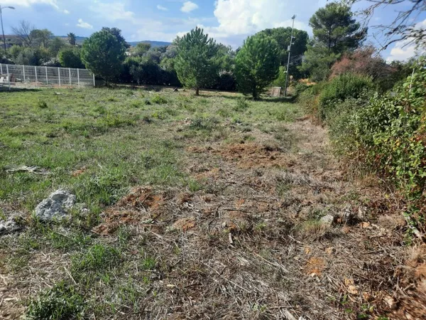 TERRAIN CONSTRUCTIBLE AVEC CONSTRUCTEUR ET PERMIS ACCORDE