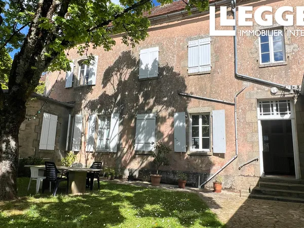 Local 12 pièces 338 m²