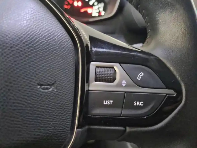 Peugeot 208 puretech 100 s&amp;s bvm6 — photo 32
