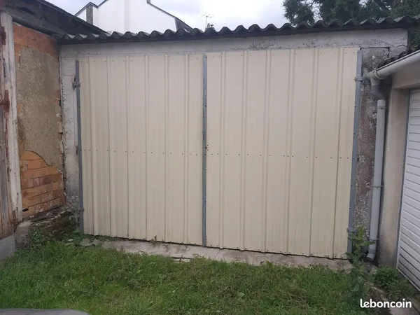 Grand garage / Box de stockage 37 m² + Mezzanine -