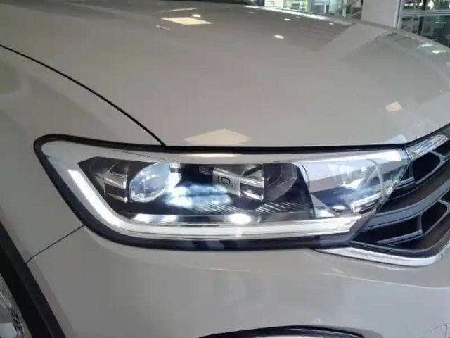Volkswagen T-Roc 1.5 tsi evo 150ch life plus dsg7 — photo 8