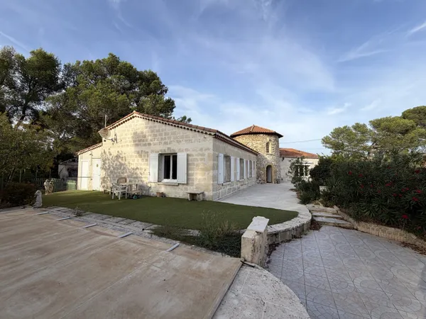 Bouc-Bel-Air Propriete De Caractère A Renover