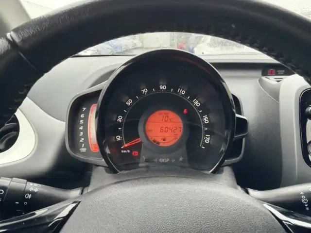 Toyota Aygo 1.0 vvt-i x-play 72 ch — photo 15