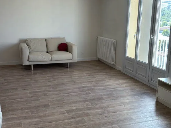 Appartement dernier étage, lumineux