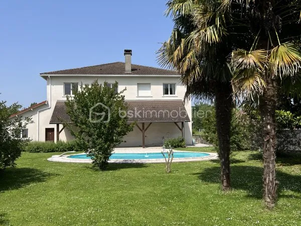 Maison 9 pièces 282 m²