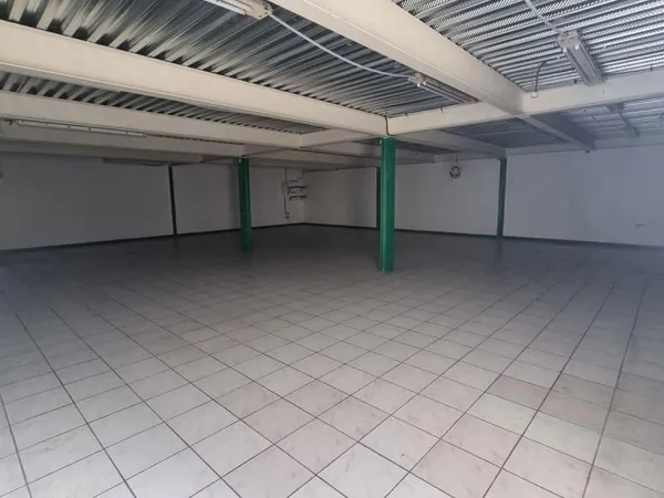 Local commercial 150 m²