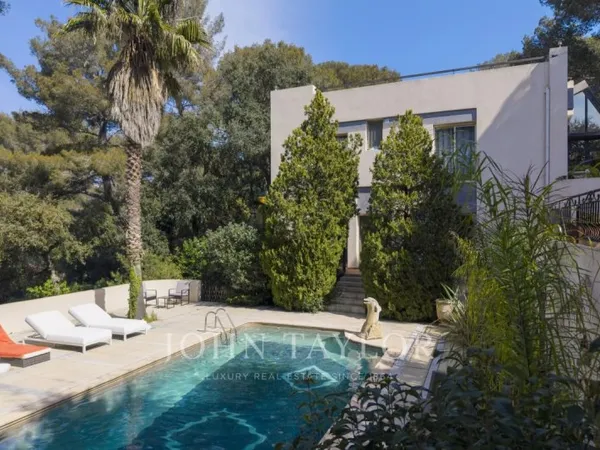 Villa d'architecte avec rooftop - Vue mer, volumes spectaculaires & terrain paysager