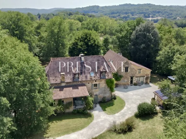 Propriété 12 pièces 376 m²