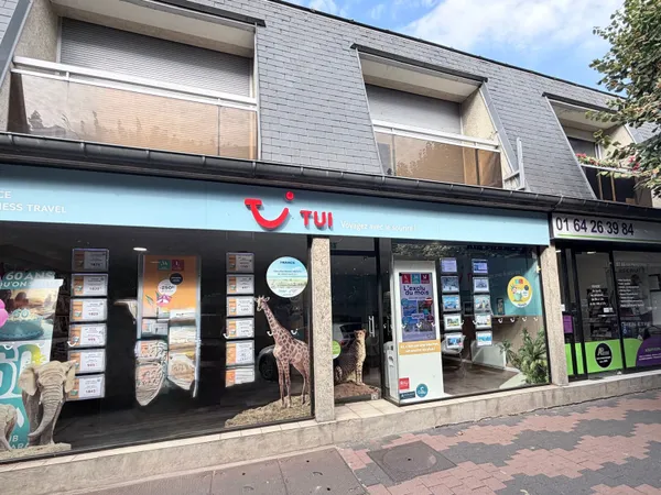 Local commercial 145 m²