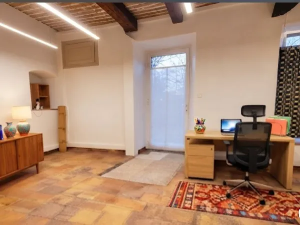 Local professionnel ou commercial 37 m² avec vitrine - Centre de Saint-Cézaire-sur-Siagne - Entièrem
