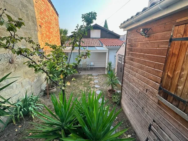 Talence , colocation chambre meublée avec parties communes + jardin + parking