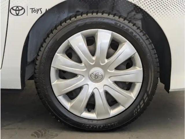 Toyota Aygo x-play 1.0 72 ch bva5 — photo 21