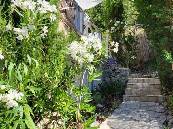 Deux pièces de 22m² avec parking et terrasse