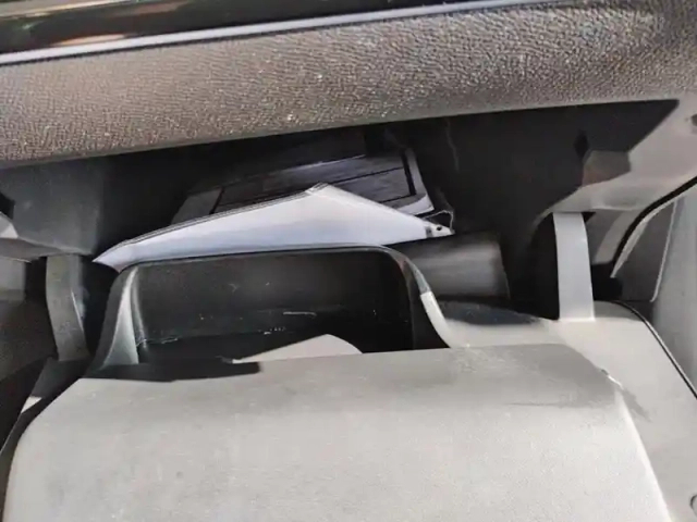 Peugeot 208 puretech 100 s&amp;s eat8 gt — photo 16