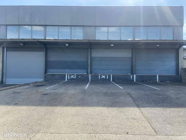 Local 500 m² Saint-Priest