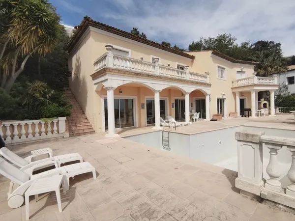 Villa 5 pièces 368 m²