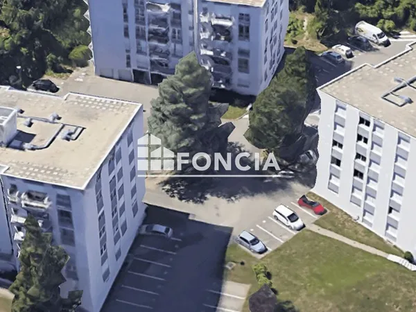 Entre Villeboeuf et Monplaisir T2 avec balcon et parking