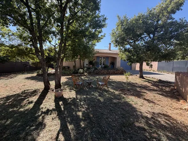 Régusse Villa 104m2 avec piscine, garage et terrain arboré