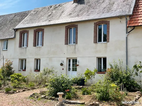 Maison de maître située dans une ferme, à 2 km de Hambye et à 12 minutes de la plage