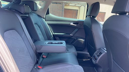 Seat Leon 1.5 eTSI 150 DSG7 - Xcellence – 2022 – 38684 km – Hybride essence – Boîte Automatique — photo 19