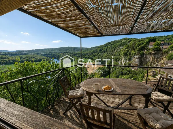 Maison de village à Calvignac en position dominante au coeur du Parc Naturel Régional