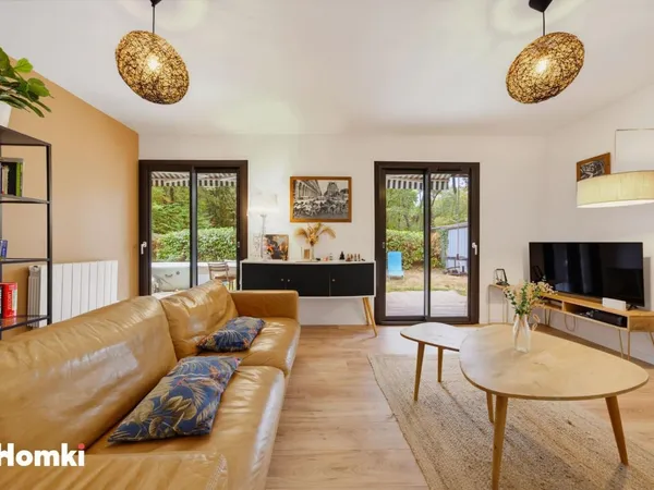 Saint Selve : maison de plain pied au coeur des bois