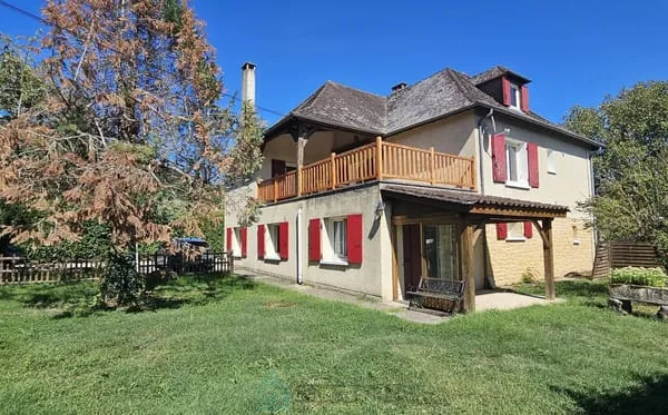 Maison avec piscine et studio indépendant à Saint-Vincent-de-Cosse.