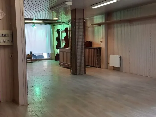 GRAND LOCAL COMMERCIAL 90 m² - RUE PASSANTE COMMERCANTE - LACAUNE CENTRE VILLE
