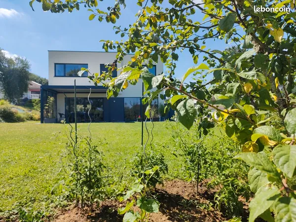 Maison moderne et récente