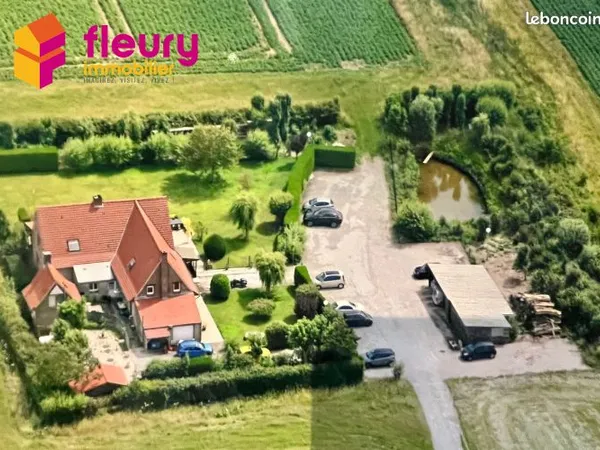 EXCLUSIVITÉ Ancien corps de ferme rénové - Plus de 300 m² habitables sur 5 000 m² de terrain