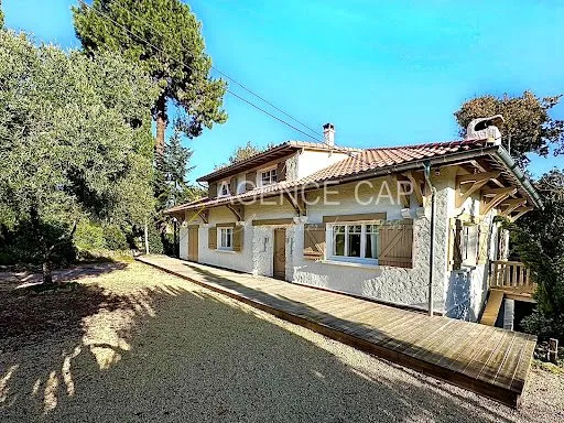Villa 7 pièces 200 m²